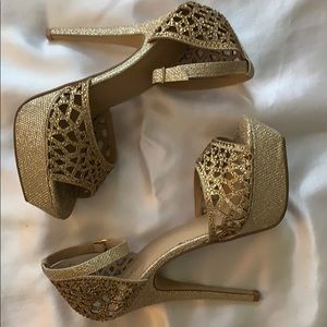 Gold platform occasion heels